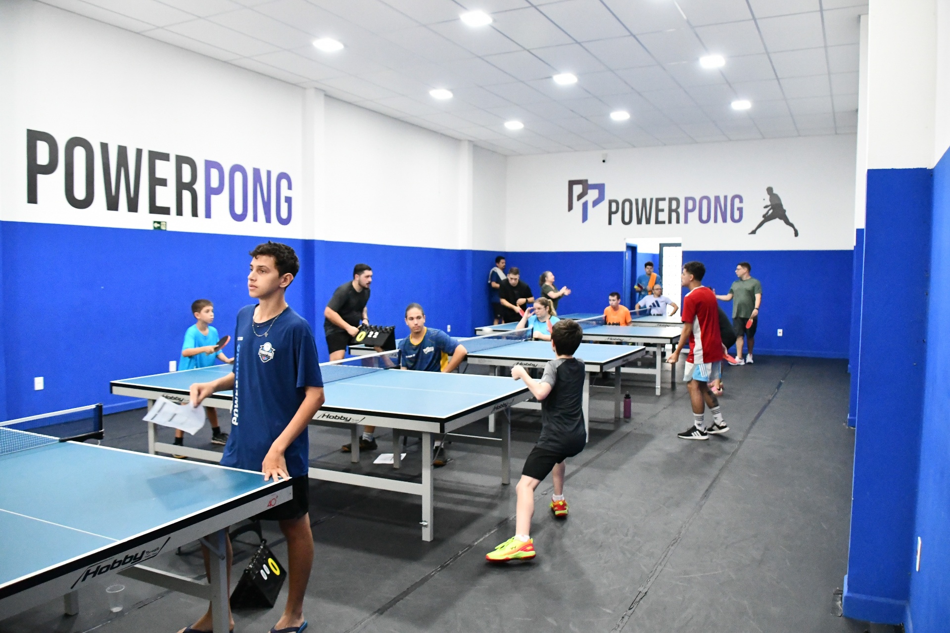 Treinos de tênis de mesa na Power Pong