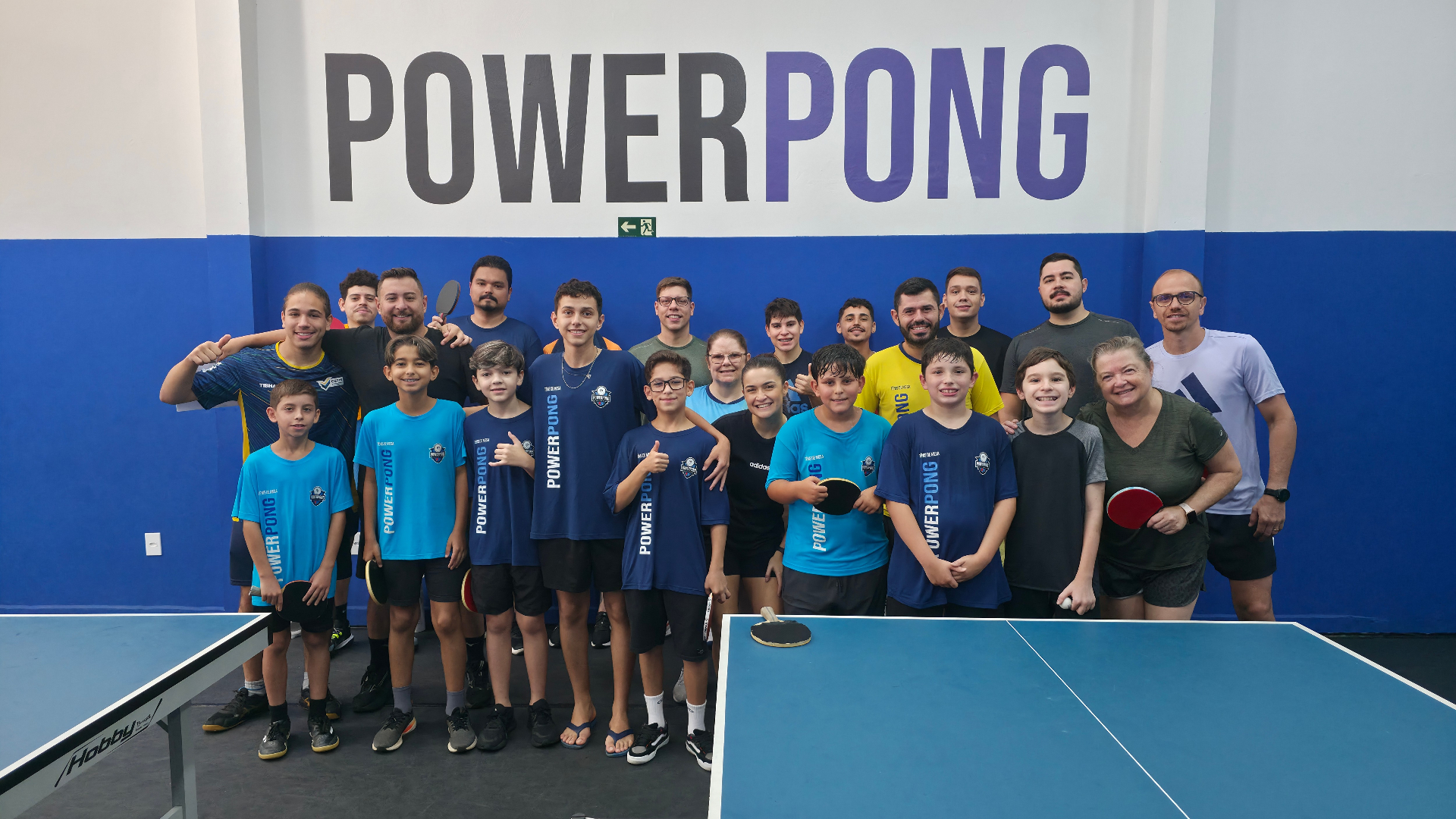 Equipe e alunos da Power Pong Valinhos